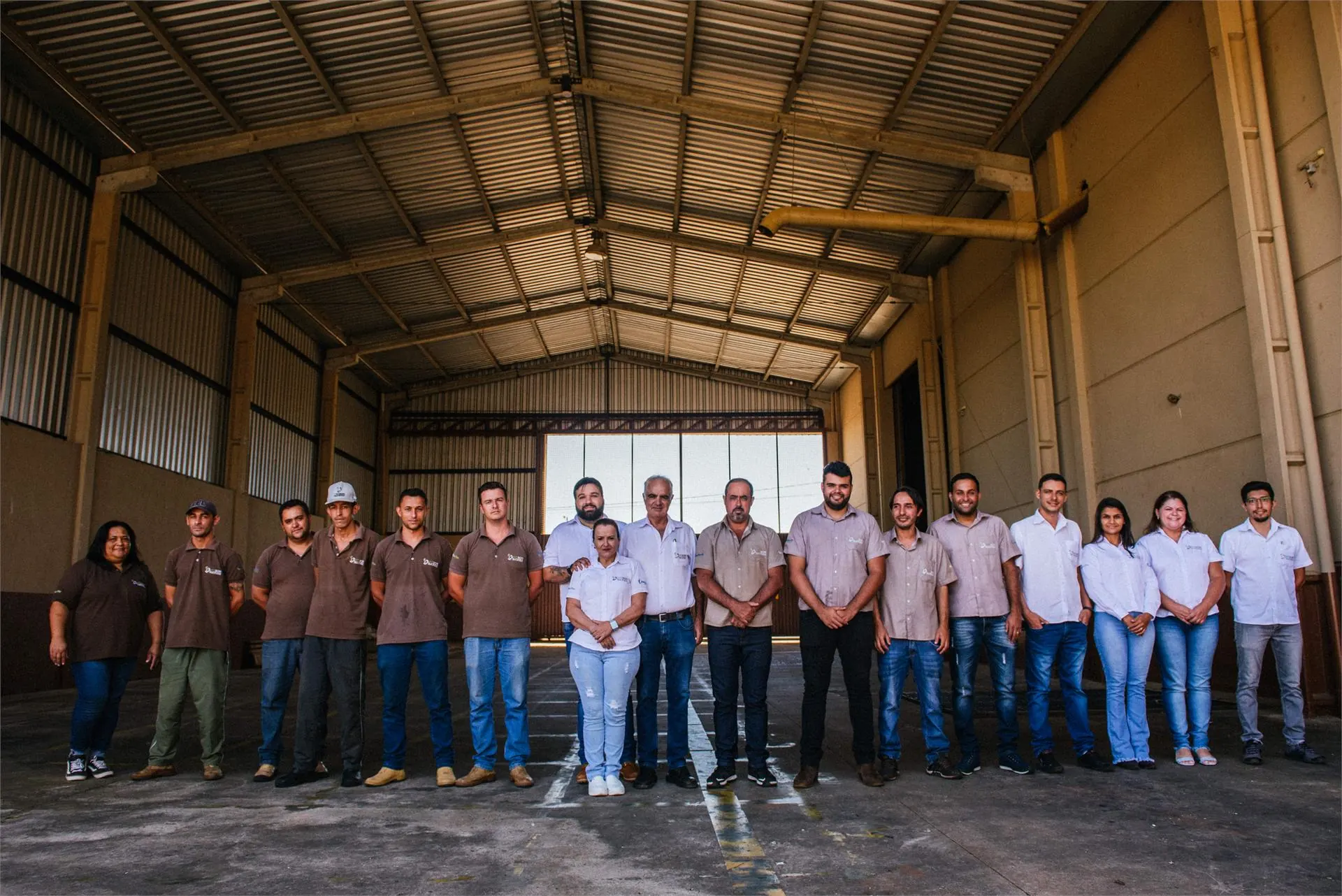 Equipe e estrutura da Armazéns Gerais Bom Sucesso