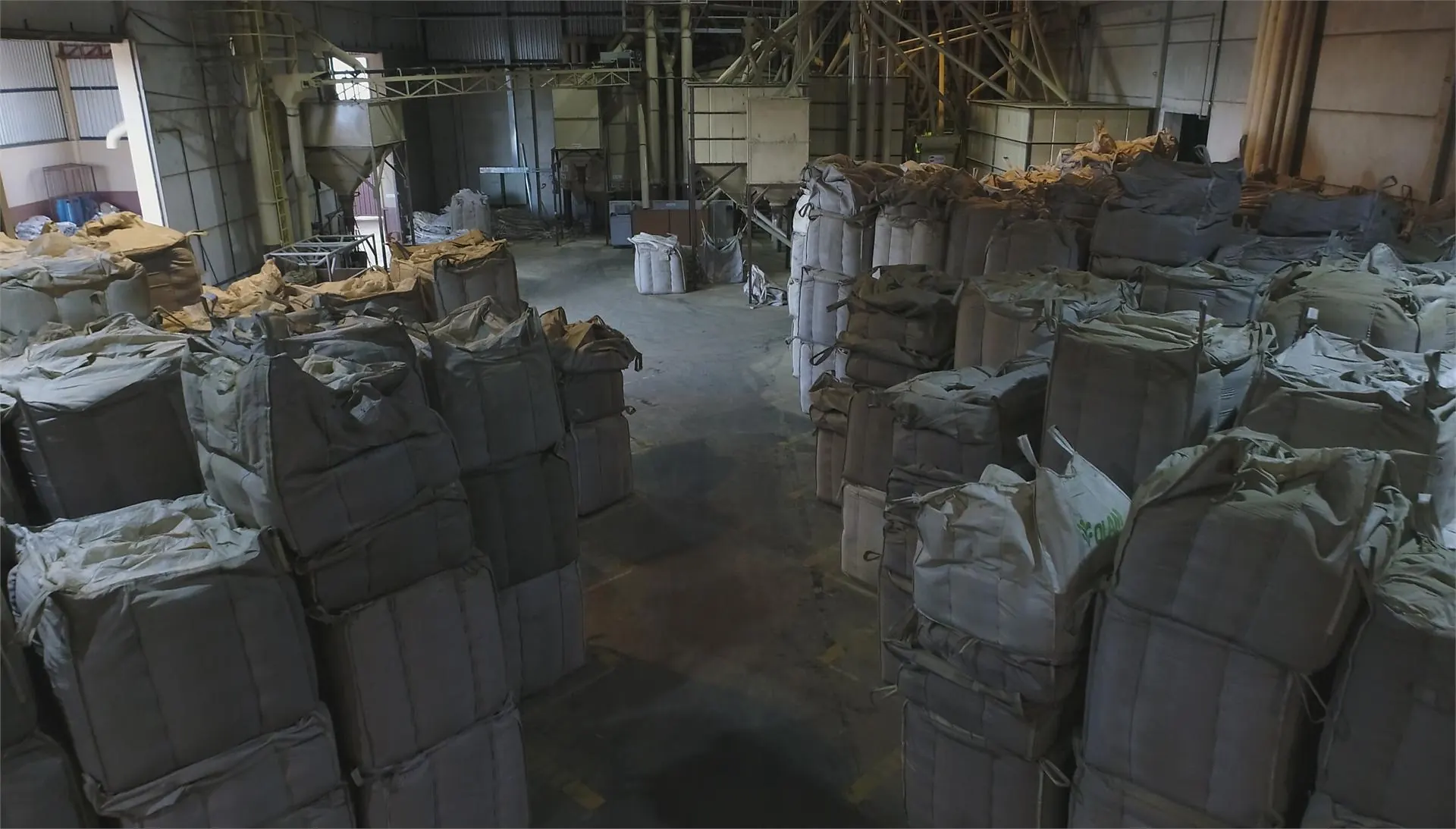 Big bags de café armazenados