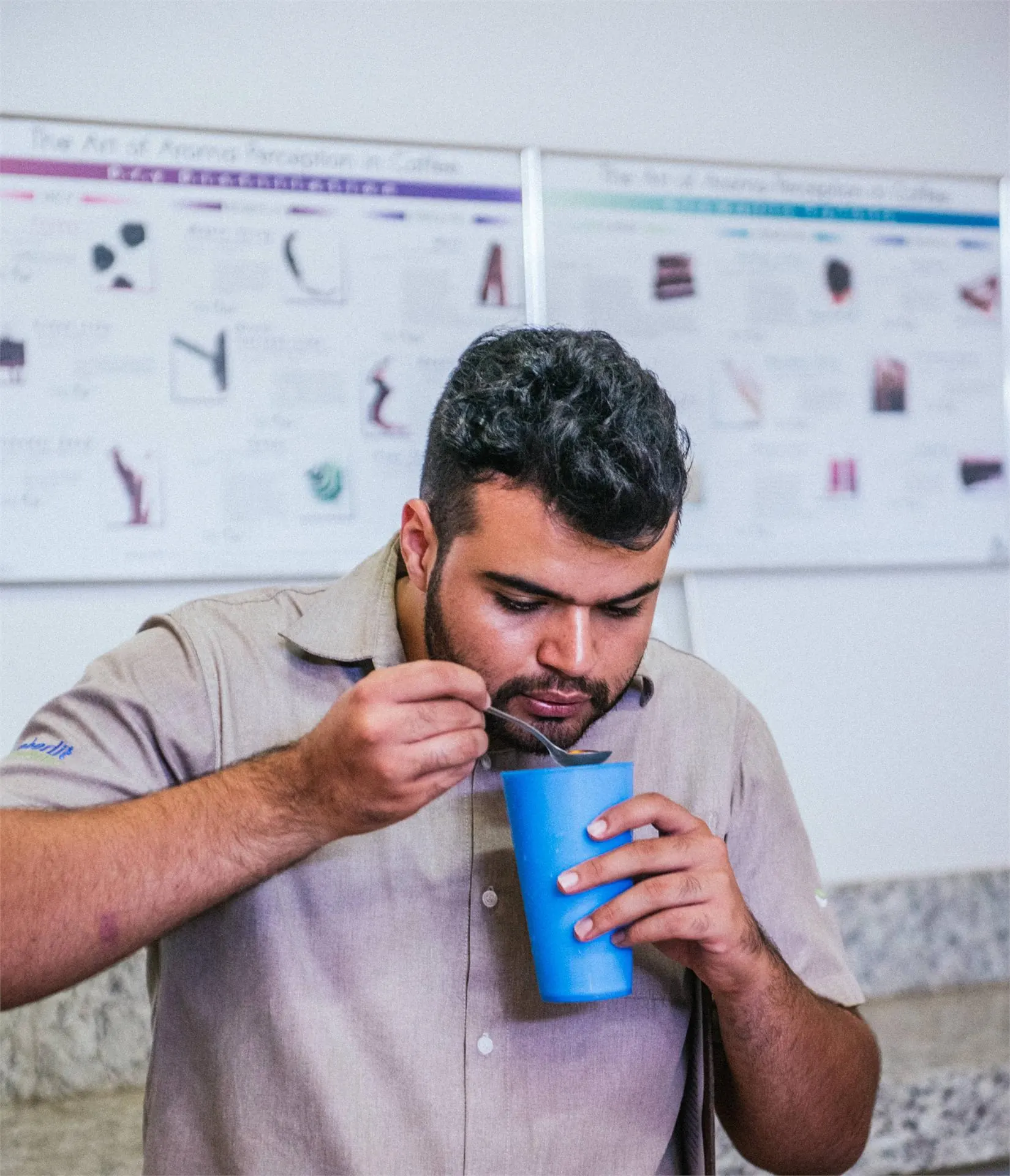 Bom Sucesso professional evaluating coffee